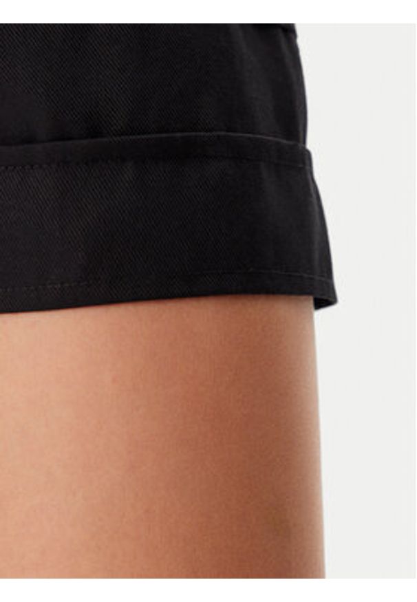 Guess Szorty materiałowe W5GD1RWG4C2 Czarny Regular Fit. Kolor: czarny. Materiał: syntetyk