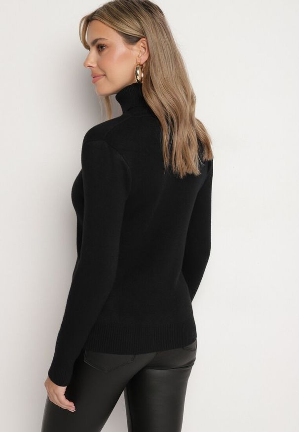 Born2be - Czarny Golf z Wełną o Klasycznym Fasonie Zozilya. Okazja: na co dzień. Typ kołnierza: golf. Kolor: czarny. Materiał: wełna. Długość rękawa: długi rękaw. Długość: długie. Styl: klasyczny