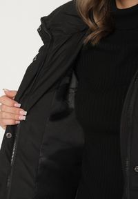 Born2be - Czarna Pikowana Kurtka o Kroju Oversize z Kapturem Galandia. Okazja: na spacer, na co dzień. Typ kołnierza: kaptur. Kolor: czarny. Materiał: jeans, poliester. Styl: casual, elegancki #5