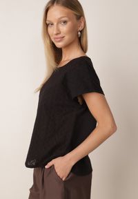 Born2be - Czarna Bluzka z Bawełny o Kroju Oversize Ozdobiona Haftem Adriatea. Okazja: do pracy, na co dzień. Kolor: czarny. Materiał: bawełna. Wzór: aplikacja, haft. Styl: klasyczny, casual #8