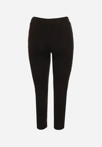 Born2be - Czarne Spodnie Dresowe z Ozdobą z Boku Rialane. Okazja: na co dzień. Kolekcja: plus size. Kolor: czarny. Materiał: dresówka. Wzór: aplikacja. Styl: casual, elegancki