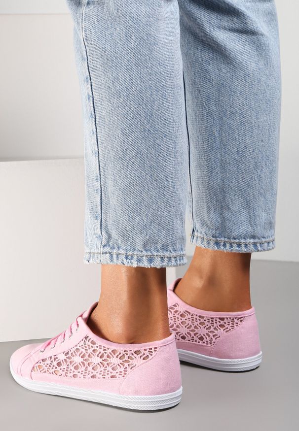 Born2be - Różowe Tenisówki z Ażurowymi Bokami Ariemessa. Okazja: do pracy, na co dzień. Zapięcie: sznurówki. Kolor: różowy. Materiał: materiał, jeans. Wzór: ażurowy. Styl: casual