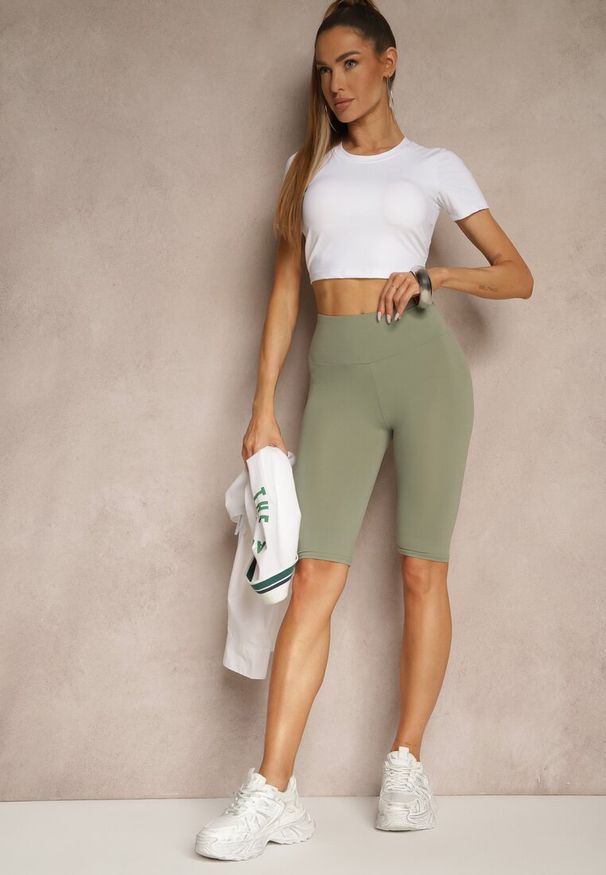 Renee - Zielone Klasyczne Szorty o Fasonie Kolarek Livindra. Okazja: na co dzień. Kolor: zielony. Styl: klasyczny