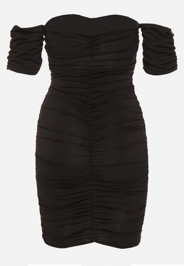 Born2be - Czarna Marszczona Sukienka Hiszpanka o Dopasowanym Kroju Haletea. Typ kołnierza: dekolt hiszpanka. Kolor: czarny. Typ sukienki: dopasowane