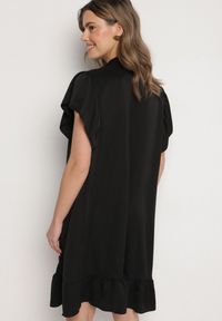 Born2be - Czarna Sukienka Koszulowa z Guzikami i Falbankami Tenalena. Okazja: na co dzień. Typ kołnierza: kołnierz z falbankami. Kolor: czarny. Typ sukienki: koszulowe. Styl: casual, elegancki, sportowy #6