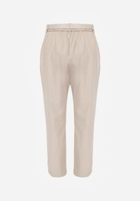 Born2be - Beżowe Eleganckie Spodnie Cygaretki z Wysokim Stanem i Paskiem z Klamerką Diminas. Okazja: na co dzień. Stan: podwyższony. Kolor: beżowy. Materiał: lakier. Wzór: gładki. Styl: elegancki #3