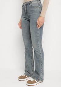 Born2be - Niebieskie Jeansy o Kroju Dzwonów z Regularnym Stanem Setva. Okazja: na co dzień. Kolor: niebieski. Styl: casual, elegancki