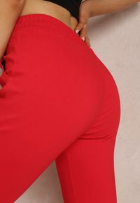 Renee - Czerwone Spodnie Actessa. Okazja: na co dzień. Kolor: czerwony. Materiał: tkanina. Wzór: gładki. Styl: casual #3