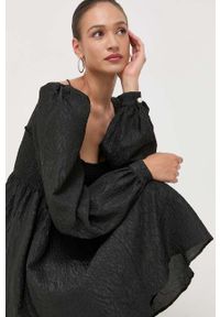 Custommade sukienka kolor czarny mini rozkloszowana. Typ kołnierza: dekolt w karo. Kolor: czarny. Typ sukienki: rozkloszowane. Długość: mini #6