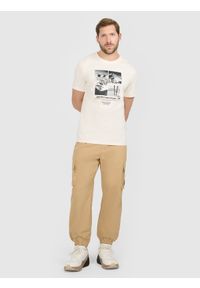 4f - 4F T-shirt regular z nadrukiem męski - beżowy XXL. Okazja: na co dzień. Kolor: beżowy. Materiał: dzianina, bawełna, materiał. Wzór: nadruk. Styl: casual #2