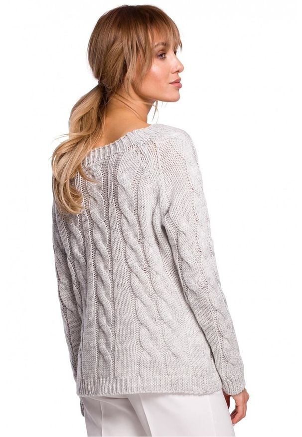 Sukienki.shop - Sweter damski ze splotem typu warkocz szary. Okazja: na co dzień, do pracy, na randkę. Kolor: szary. Materiał: dzianina, poliamid, akryl. Wzór: ze splotem. Styl: elegancki, casual
