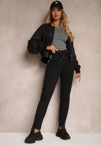 Renee - Czarne Dresowe Spodnie z Gumką w Pasie High Waist z Cyrkoniami Bravur. Stan: podwyższony. Kolor: czarny. Materiał: dresówka
