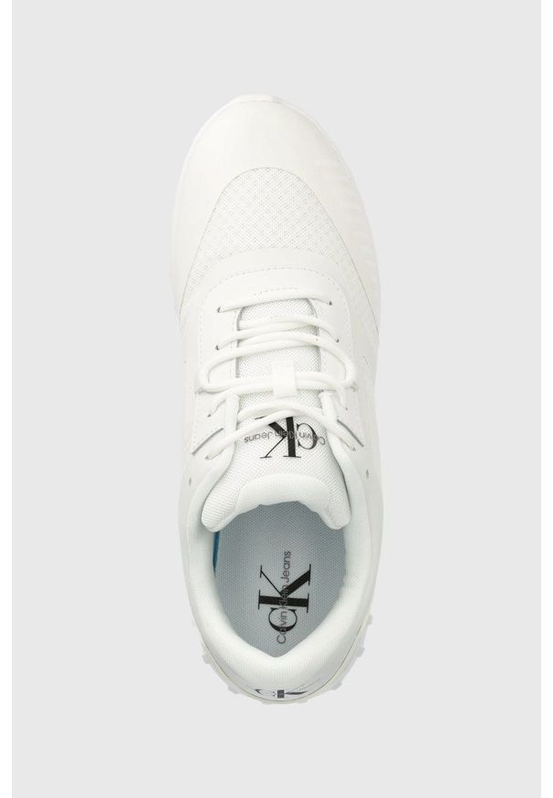 Calvin Klein Jeans sneakersy kolor biały. Nosek buta: okrągły. Zapięcie: sznurówki. Kolor: biały. Materiał: materiał