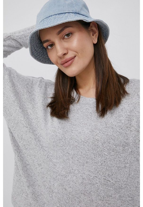 Roxy sweter damski kolor szary. Kolor: szary. Materiał: dzianina. Długość rękawa: długi rękaw. Długość: długie. Wzór: gładki