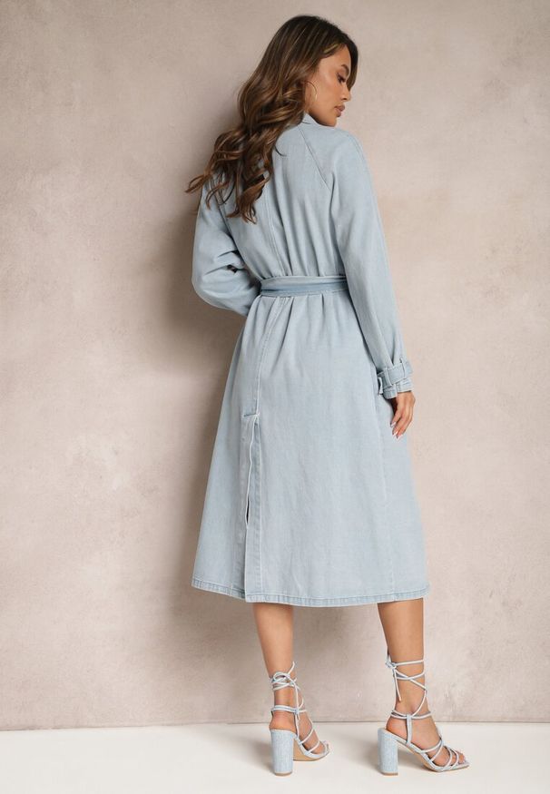 Renee - Niebieski Płaszcz z Jeansu z Przetarciami i Paskiem ze Sprzączką Umiorrea. Okazja: na co dzień. Kolor: niebieski. Materiał: jeans. Styl: casual, elegancki, wizytowy