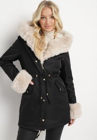 Born2be - Czarno-Beżowa Kurtka Parka z Futerkiem i Kapturem Aresja. Kolor: czarny. Materiał: futro. Sezon: zima, jesień