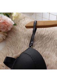 Intica - Zestaw bielizny z odważnymi detalami na romantyczne wieczory Jevgenija. Kolor: czarny. Materiał: materiał, skóra. Długość: długie #8