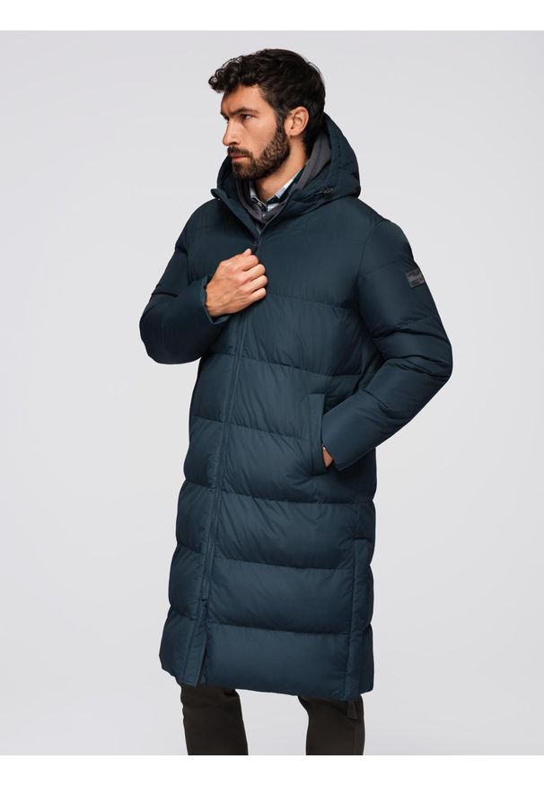 Ombre Clothing - Klasyczna męska długa kurtka z kapturem – granatowa V2 - Rozmiar: XL. Okazja: na spacer, na co dzień. Typ kołnierza: kaptur. Kolor: niebieski. Materiał: tkanina, poliester, syntetyk, materiał. Długość: długie. Wzór: aplikacja. Sezon: zima. Styl: klasyczny