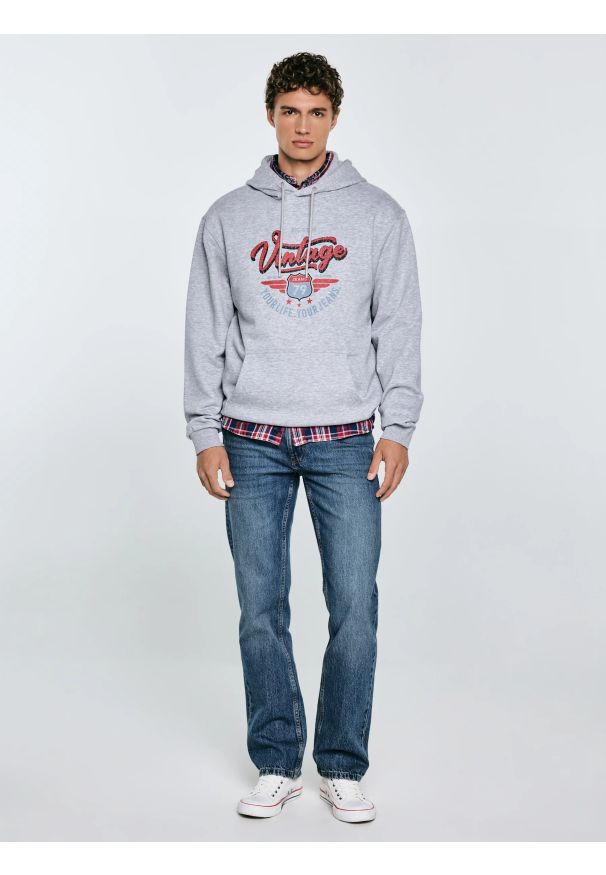 Big-Star - Bluza męska z kapturem z nadrukiem szara Luka 901. Okazja: na spacer, na uczelnię, na co dzień. Typ kołnierza: kaptur. Kolor: szary. Materiał: jeans, dzianina. Wzór: nadruk. Styl: casual, klasyczny