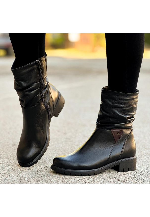 Czarne skórzane wyższe Polskie botki damskie Galant 804. Kolor: czarny. Materiał: skóra