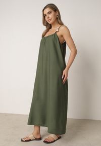 Born2be - Zielona Pudełkowa Sukienka Boho z Wiskozy na Ramiączkach z Ozdobnymi Koralikami Erane. Okazja: na co dzień. Kolekcja: plus size. Kolor: zielony. Materiał: wiskoza. Długość rękawa: na ramiączkach. Typ sukienki: proste, dla puszystych. Styl: boho #6