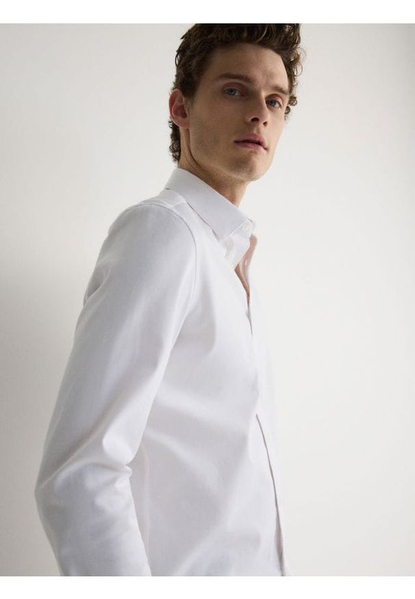 Reserved - Koszula super slim fit - biały. Kolor: biały. Materiał: bawełna, tkanina