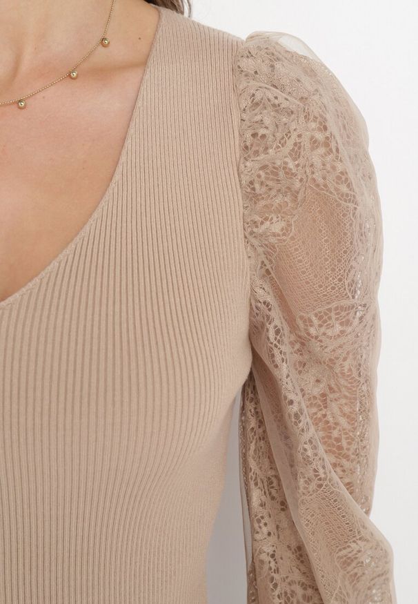 Born2be - Beżowy Sweter z Bufiastym i Przezroczystym Rękawem Ottavio. Kolor: beżowy. Materiał: tkanina, koronka. Wzór: gładki