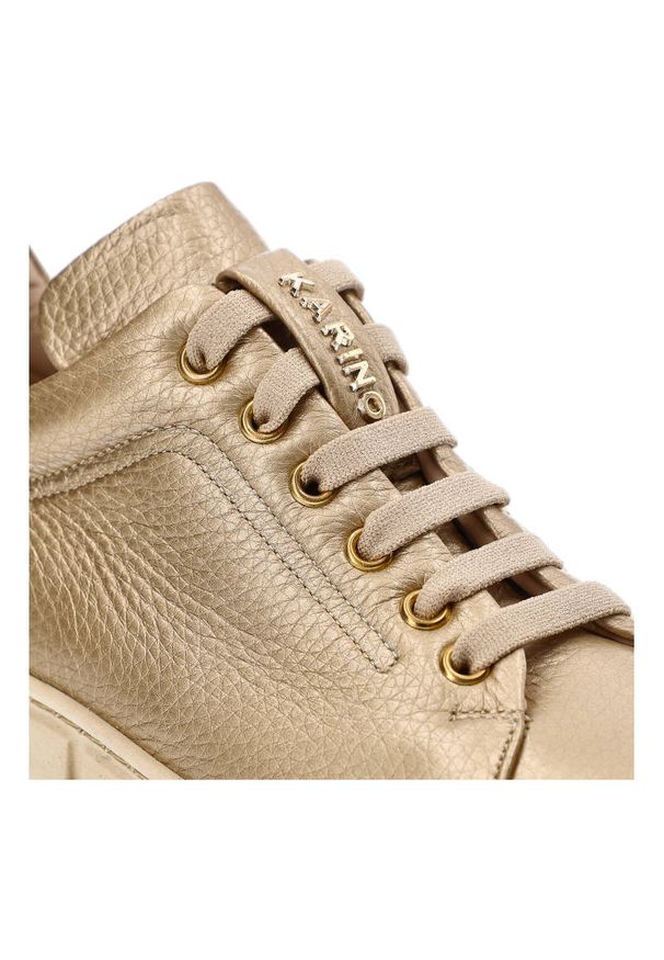 Złote Sneakersy Karino Wygodne Skórzane Buty Damskie. Okazja: na spotkanie biznesowe, do pracy, na spacer. Kolor: złoty. Materiał: skóra. Szerokość cholewki: normalna. Obcas: na platformie. Styl: biznesowy, sportowy