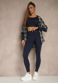 Renee - Granatowy Komplet Sportowy Legginsy High Waist i Longsleeve z Ozdobnym Tyłem Dasalle. Kolor: niebieski #3