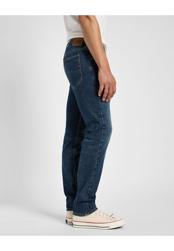 Lee - LEE MĘSKIE SPODNIE JEANSOWE DAREN ZIP FLY VOYAGE 112355906 L707008613