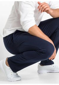 bonprix - Spodnie sportowe z miękką warstwą spodnią i równym dołem. Okazja: na co dzień. Kolor: niebieski. Materiał: dzianina, dresówka. Styl: sportowy #3
