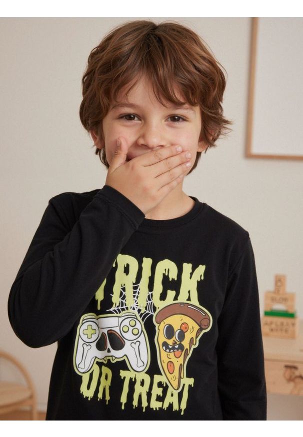 Sinsay - Koszulka świecąca w ciemności - czarny. Kolor: czarny