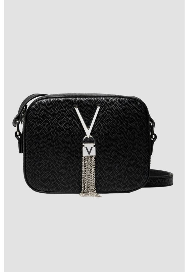 Valentino by Mario Valentino - VALENTINO Mała czarna torebka o teksturze skóry z ozdobnym V divina haversack. Kolor: czarny. Materiał: skórzane