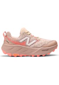 Buty damskie New Balance Fresh Foam X Hierro v9 WTHIERV9 – różowe. Kolor: różowy. Materiał: materiał, syntetyk, guma. Szerokość cholewki: normalna. Sezon: lato. Sport: outdoor, fitness, bieganie