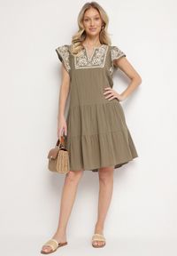 Born2be - Zielona Sukienka z Haftami w Stylu Boho z Bawełny Evitel. Kolor: zielony. Materiał: bawełna. Długość rękawa: krótki rękaw. Wzór: haft. Sezon: lato. Styl: boho
