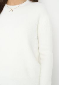 Born2be - Biały Puchaty Sweter Wełniany Helmintts. Kolor: biały. Materiał: wełna. Długość rękawa: długi rękaw. Długość: długie #2