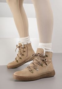 Born2be - Beżowe Botki Traperki z Ozdobnym Sznurowaniem i Tłoczoną Podeszwą Fasitta. Okazja: na co dzień, na spacer. Kolor: beżowy. Materiał: jeans, futro. Styl: casual, elegancki