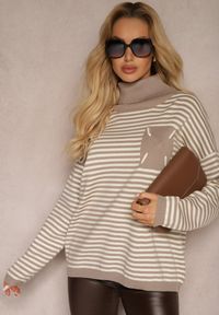 Renee - Beżowy Golf z Dodatkiem Bawełny w Paski z Prążkowanego Materiału z Naszywką Lerisara. Typ kołnierza: golf. Kolor: beżowy. Materiał: bawełna, materiał, prążkowany. Wzór: aplikacja, paski. Sezon: zima #5