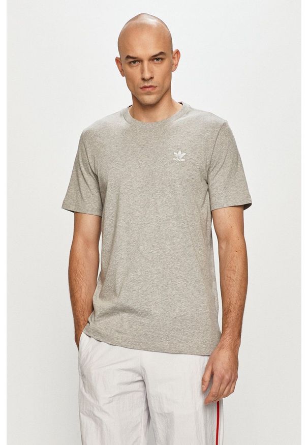 adidas Originals - T-shirt. Okazja: na co dzień. Kolor: szary. Materiał: dzianina. Wzór: gładki, aplikacja. Styl: casual