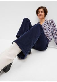 bonprix - Spodnie sztruksowe ze stretchem Bootcut. Kolor: niebieski. Materiał: sztruks
