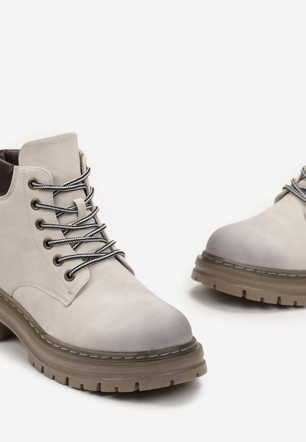 Born2be - Beżowe Traperki z Lekkim Ociepleniem Malak. Kolor: beżowy