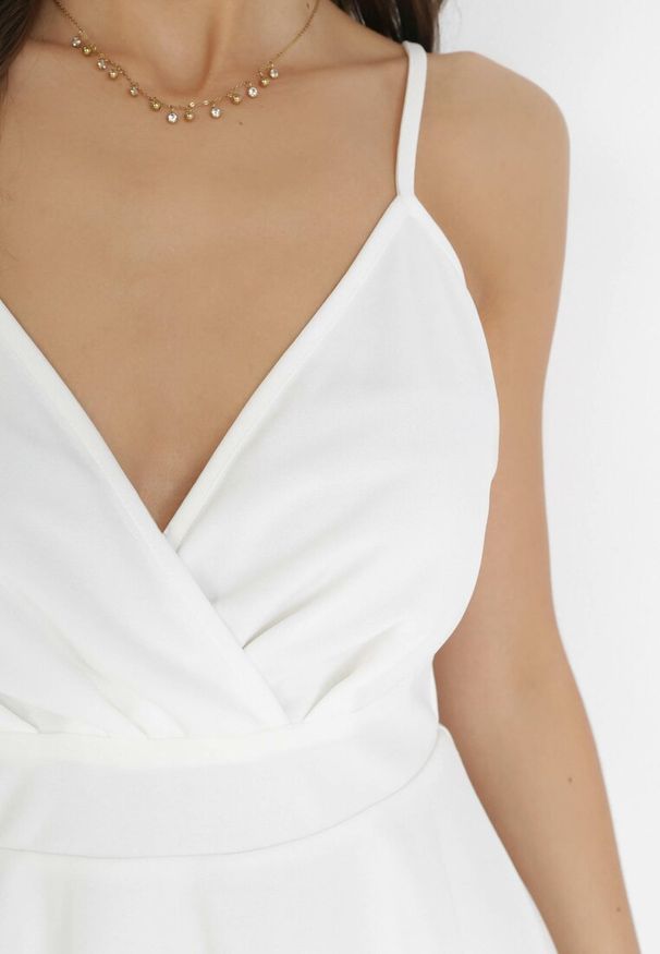 Born2be - Biała Rozkloszowana Sukienka na Ramiączkach Reneris. Kolor: biały. Długość rękawa: na ramiączkach