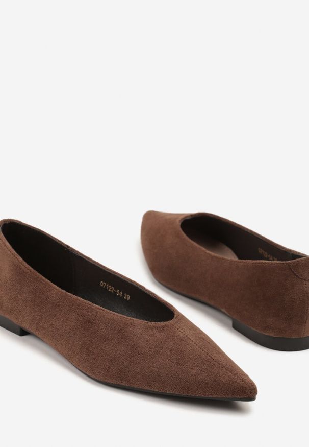 Born2be - Brązowe Balerinki Vices ze Szpiczastym Noskiem Cariette. Okazja: na co dzień. Nosek buta: szpiczasty. Kolor: brązowy. Styl: wizytowy, elegancki, casual