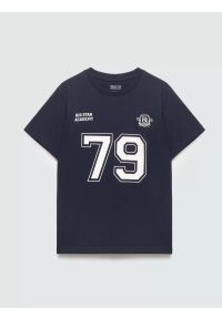 Big-Star - koszulka chłopięca z nadrukiem w stylu college granatowa mores 403. Kolor: niebieski. Materiał: bawełna, dzianina. Wzór: nadruk. Styl: sportowy #1