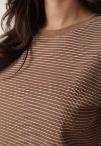 Born2be - Brązowy Klasyczny T-shirt z Bawełny o Prostym Kroju Phemeni. Okazja: na co dzień. Kolor: brązowy. Materiał: bawełna. Styl: klasyczny #5