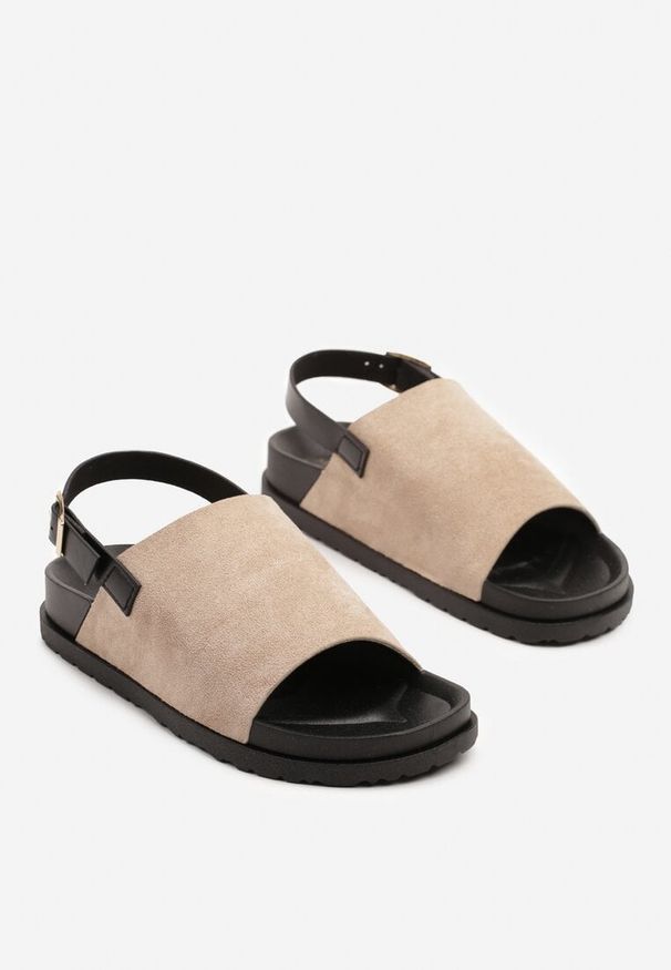 Renee - Ciemnobeżowe Sandały z Szerokim Paskiem z Ekozamszu Zapinane na Sprzączkę Galgis. Okazja: na randkę. Zapięcie: pasek. Kolor: beżowy. Sezon: lato. Obcas: na obcasie. Styl: elegancki. Wysokość obcasa: niski