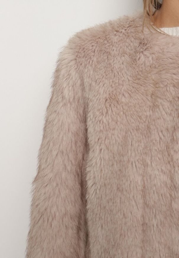 Born2be - Beżowa Futerkowa Kurtka o Prostym Kroju z Kieszeniami Awilise. Okazja: na studniówkę. Kolor: beżowy. Materiał: skóra. Długość: krótkie. Styl: klasyczny, wizytowy