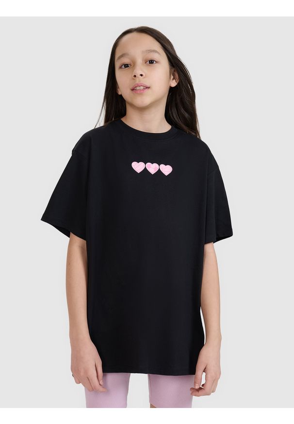 4f - 4F T-shirt oversize z nadrukiem dziewczęcy - czarny 146 (10-11 lat). Okazja: na co dzień. Kolor: czarny. Materiał: bawełna, materiał, jersey. Długość rękawa: krótki rękaw. Długość: krótkie. Wzór: nadruk. Sezon: lato. Styl: klasyczny, casual, sportowy, elegancki