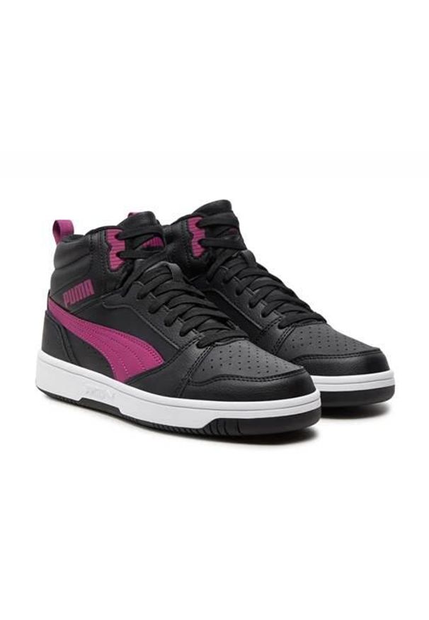Buty do chodzenia dla dzieci Puma Rebound V6 Mid Wtr J. Zapięcie: sznurówki. Kolor: czarny. Materiał: materiał, syntetyk, tkanina. Szerokość cholewki: normalna. Sport: turystyka piesza