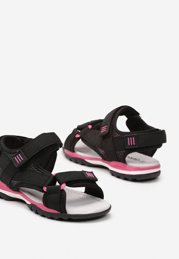 Born2be - Czarno-Czerwone Sandały Zapinane na Rzepy Isolilena. Zapięcie: rzepy. Kolor: czarny. Sezon: lato, wiosna. Styl: młodzieżowy
